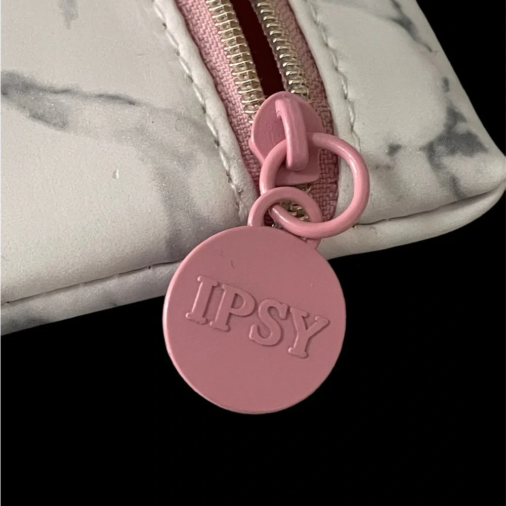 Ipsy Cosmetic Case 7.5
